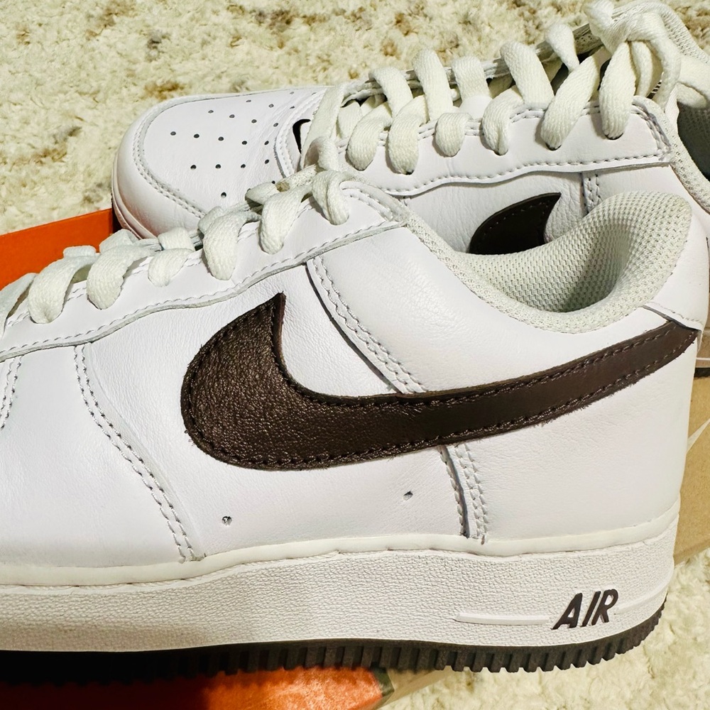 Nike Air Force 1 Low Retro
White/Metallic
Gold/Chocolate
Size M 6.5 / W 8